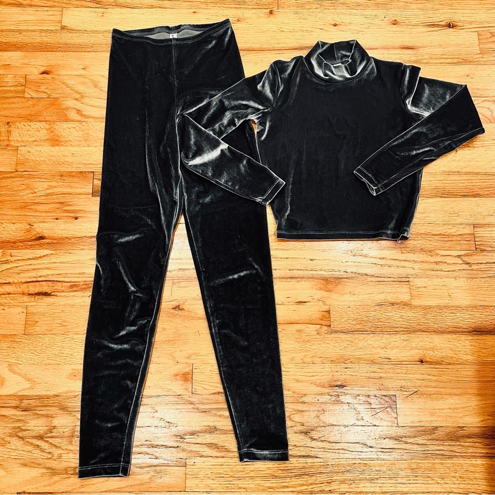 VELVET Gray Two-Piece Set Long Sleeve Crop Top Leggings Los Angeles Apparel XS/S